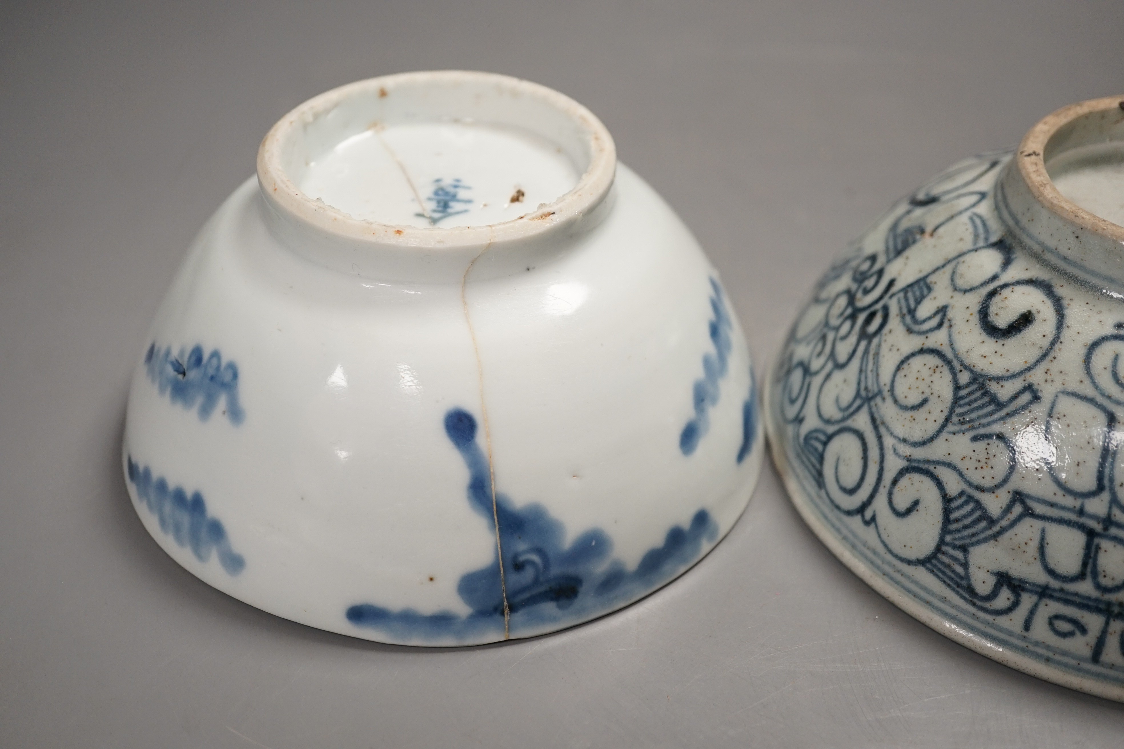 2 Chinese blue and white bowls, 15 cms diameter.